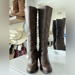 Western high boots in a size 7.5